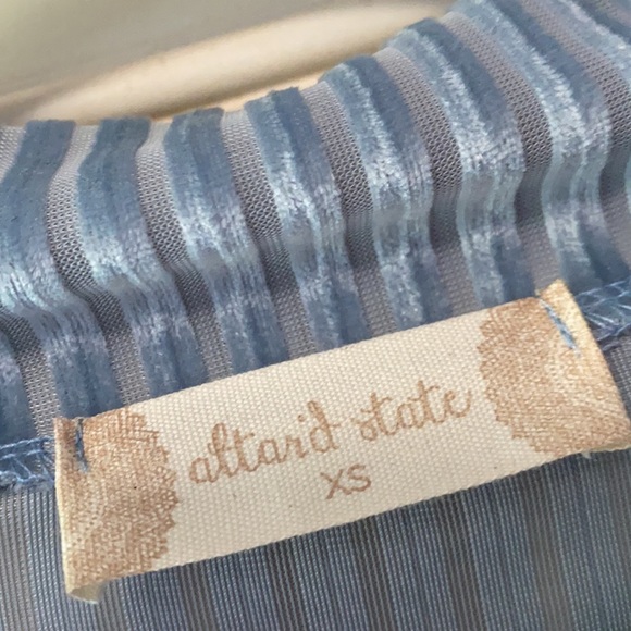 NWOT Altar’d State Velvet Mock Turtle Neck Crop Top - Picture 2 of 5